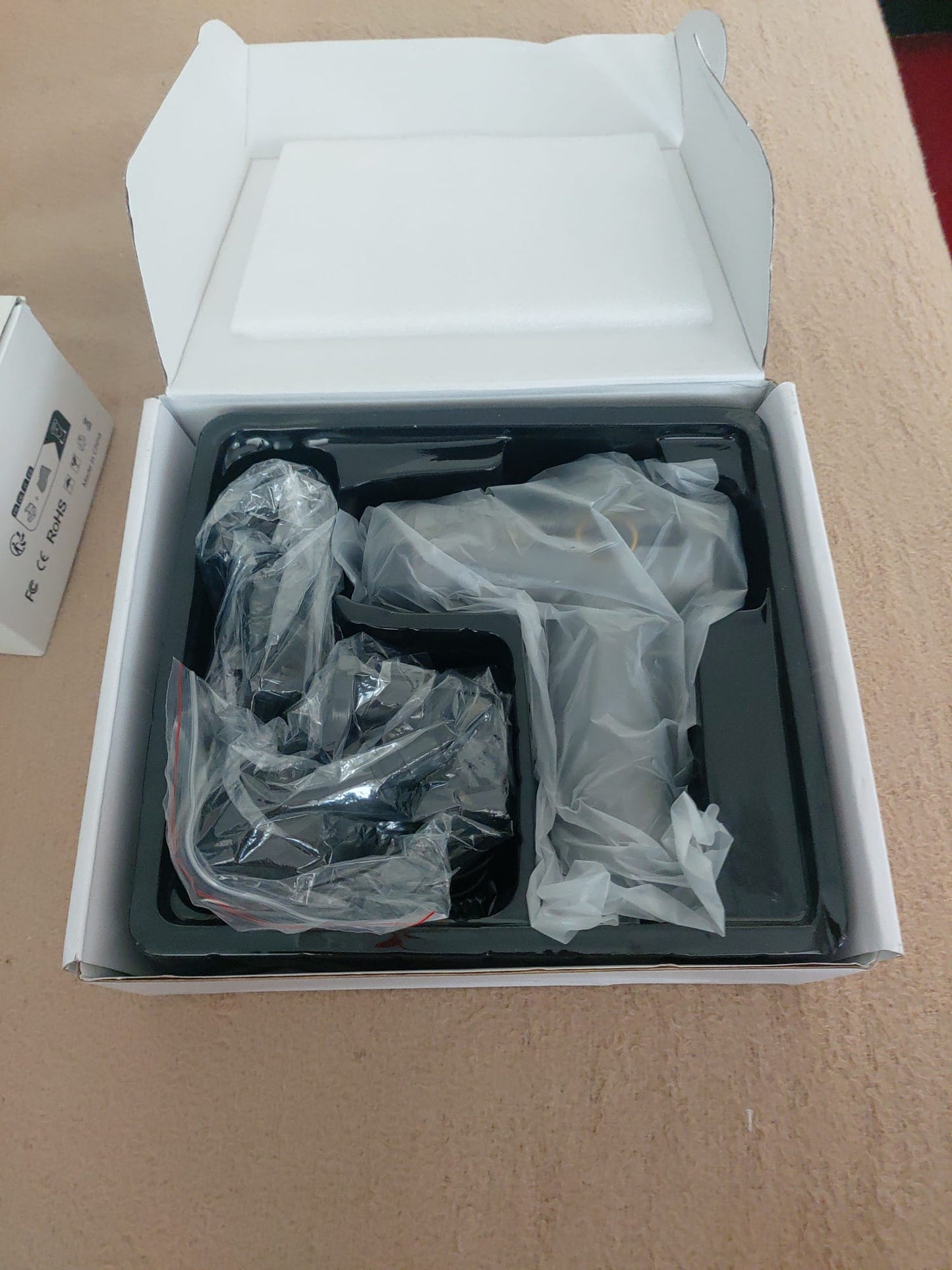 Massagepistole mit 8 verschiedenen Aufsätzen