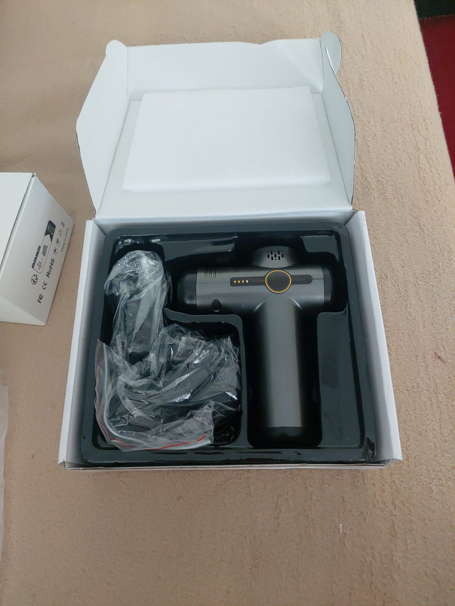 Massagepistole mit 8 verschiedenen Aufsätzen